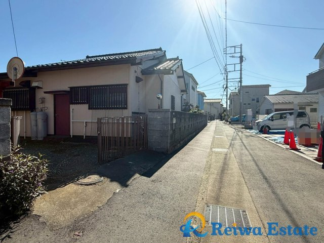 売地　茅ヶ崎市下町屋2丁目の前面道路含む現地写真