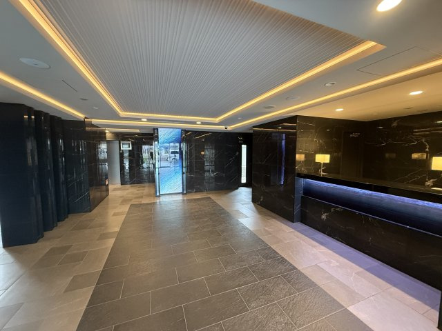 プレサンスロジェ和歌山のエントランス