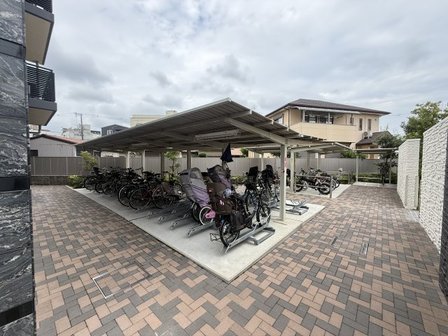 プレサンスロジェ和歌山の駐輪場