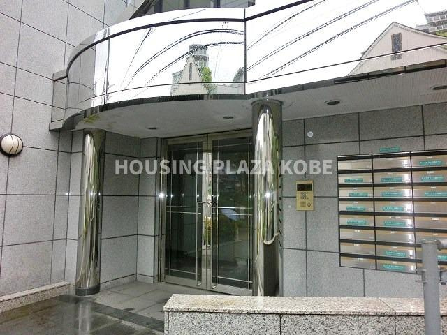 フルール妙法寺（旧リバーサイド）のエントランス