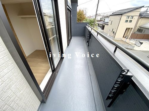 【バルコニー】 | 【仲介手数料０円】茅ヶ崎市高田3丁目　新築一戸建て　2号棟　全2棟 | 茅ヶ崎市高田3丁目　新築一戸建て　2号棟　全2棟