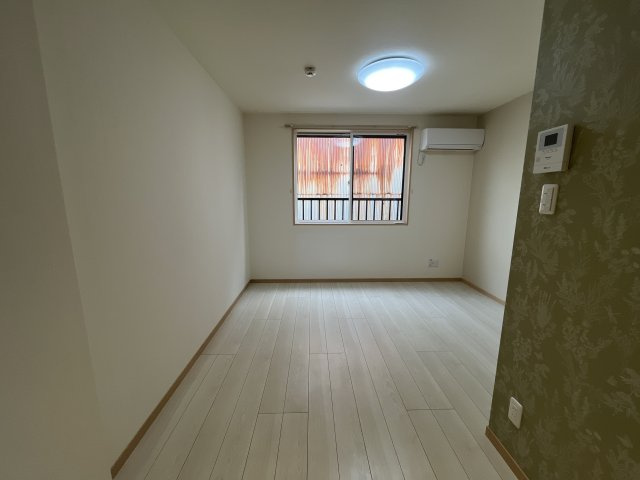 ネストプラス浜田の居間・リビング