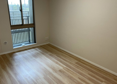 【中庭】 | エステ・スクエア小田急相模原ステージⅠ | 中庭（パティオ）とは、一つの建築物の内部に設けられた、壁などで囲われている庭のことを指します。コの字型、ロの字型が主流ですが、L字型の中庭もあります。最近では、インテリア性の高さからも人気があります。