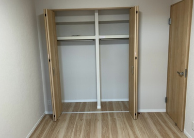 【エントランス】 | エステ・スクエア小田急相模原ステージⅠ | マンションのエントランスには、もともと風よけや防犯の役割がありますが、マンションによって宅配ボックスなどの設備が備わっている所もあります。日々の生活をイメージしながら生活しやすさをチェックしましょう。