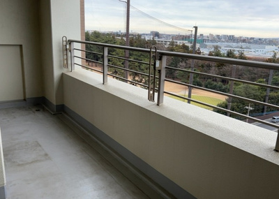 【外観】 | エステ・スクエア小田急相模原ステージⅠ | 受付はマンションコンシェルジュがいる場合もあれば、管理人が滞在する小部屋を総称して呼ぶことがあります。主にエントランスに設置されていることから、防犯面でも期待ができます。防犯設備がない場合はより安心！