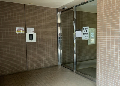 【防犯設備】 | エステ・スクエア小田急相模原ステージⅠ | 当然のことではありますが、オートロックやセンサーライト、ホームセキュリティーなどの防犯設備があれば、小さいお子様がいるご家庭も安心ですよね！まず物件購入の際は、防犯設備もチェックするようにしましょう。