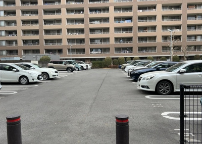 【設備】 | エステ・スクエア小田急相模原ステージⅠ | 共有部分は、住民なら誰もが使える設備のこと。例えば駐車場やエレベーター、インターネット設備、セキュリティ設備などがあります。他にも、マンションの廊下・外部階段やエントランス・ゴミ置き場などがあります。