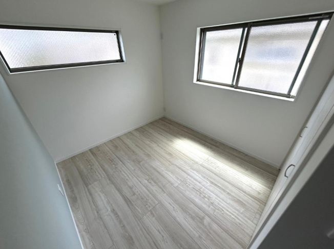 【洋室】 | 八尾市教興寺6丁目　【2号地/全2区画】 | 【2階：洋室5.4帖】クローゼット完備です♪