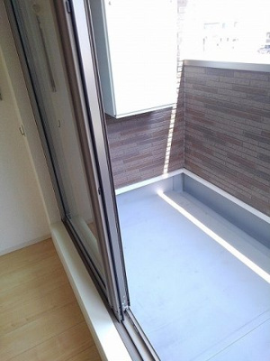 【バルコニー】 | ノーブル中野 | 開放的で明るい空間を演出してくれるバルコニーです