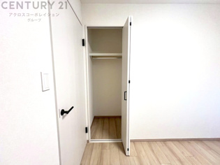 衣類やアクセサリー、小物類の収納が便利で整理整頓がしやすく、部屋の美観を保ちつつ、スペースを最大限に活用できます。衣服のしわやダメージを防ぎ、長持ちさせることができます。