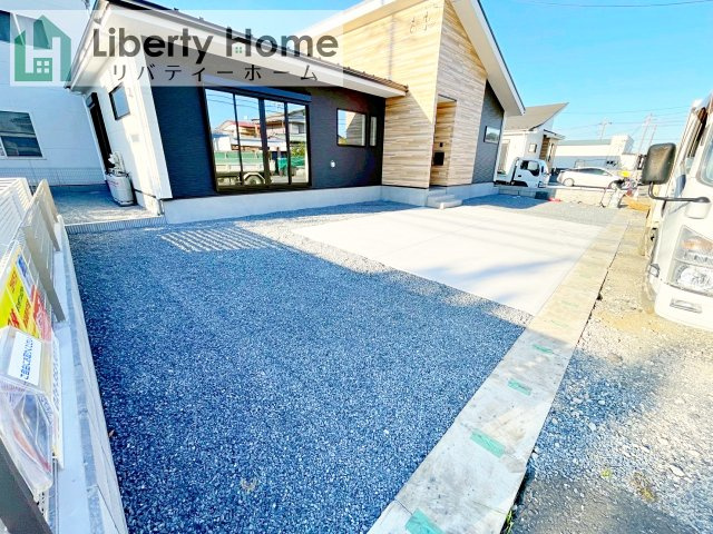 ひたちなか市足崎1期　新築戸建　4号棟の駐車場