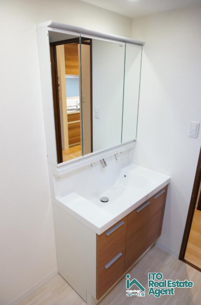 レスタージュ西陣の独立洗面台|令和元年５月全面改装後写真