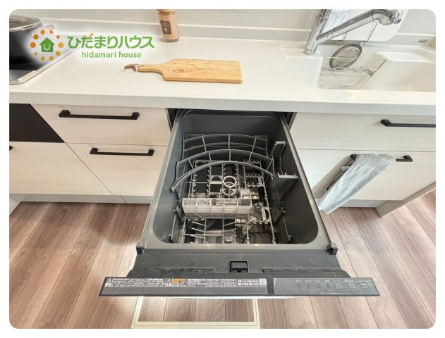 熊谷市末広　フェリディアガーデン　中古一戸建て　04のキッチン|忙しいママをサポートしてくれる食洗器付き！						
