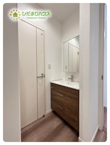 熊谷市末広　フェリディアガーデン　中古一戸建て　04の独立洗面台|洗面台2ヵ所完備なので、
朝の支度で取り合いになることがありませんね(^^)/