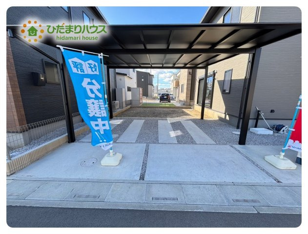 熊谷市末広　フェリディアガーデン　中古一戸建て　04の駐車場|カーポートが付いているので、雨の日でも濡れずに乗り降りできます(^^♪
