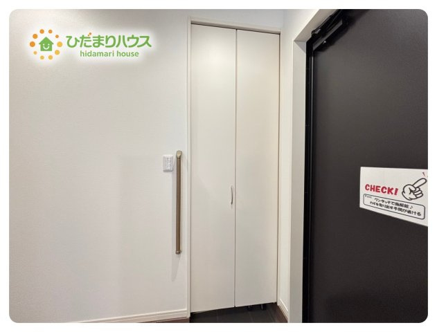 熊谷市末広　フェリディアガーデン　中古一戸建て　04の玄関|天井までの高さがある収納で、玄関周りもスッキリ片付きますね!(^^)!		
