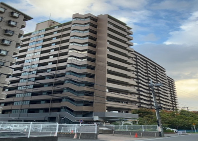 【外観】 | ライオンズガーデン町田駅南 | マンションの外観は非常に重要なポイントです！外観の善し悪しは資産価値に大きな影響を与えます。外観のいいマンションを購入することで、高値で売却がしやすく、買い手が見つかりやすいというメリットがあります。