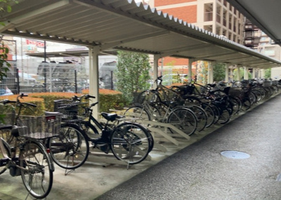 【駐車場】 | ライオンズガーデン町田駅南 | 車一台あたりに必要なスペースは、標準サイズの普通自動車で横幅2m50cm、長さ5mは必要になります。ただし、乗降のことも考慮して横幅3m30cm、長さ5m50cmほどは確保できるところを選びましょう。