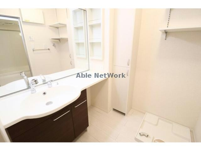 ルミウス（宮中）Bの洗面所|ワイドカウンターの洗面台