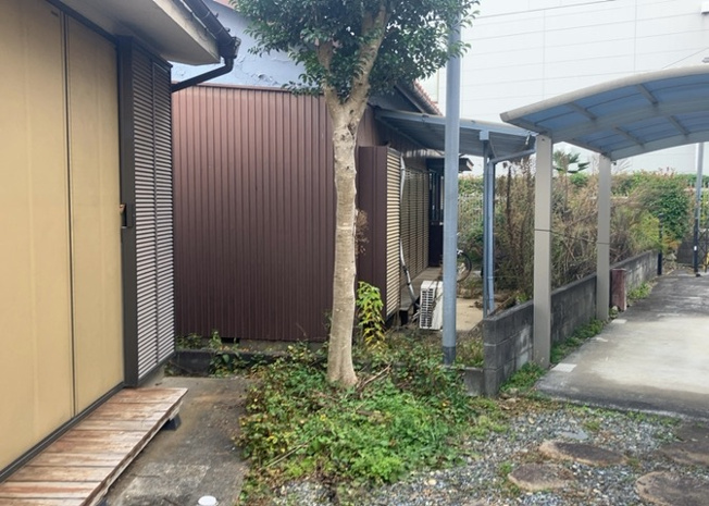 【外観】 | 土地購入を検討されている場合、境界杭がない状態で購入してしまうと境界確定測量をする必要があり、費用がかかります。購入の前に、売主、隣土地所有者立ち合いのもと境界を確定し境界杭を設置するのがベストです。