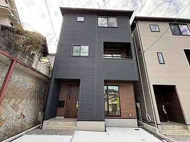 安芸郡府中町八幡３丁目の前面道路含む現地写真