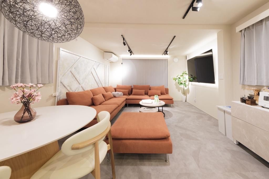 渋谷区幡ヶ谷3丁目　中古戸建の居間・リビング|現地ご見学希望・資料請求などお気軽にお問い合わせ下さい！
03-5990-5201