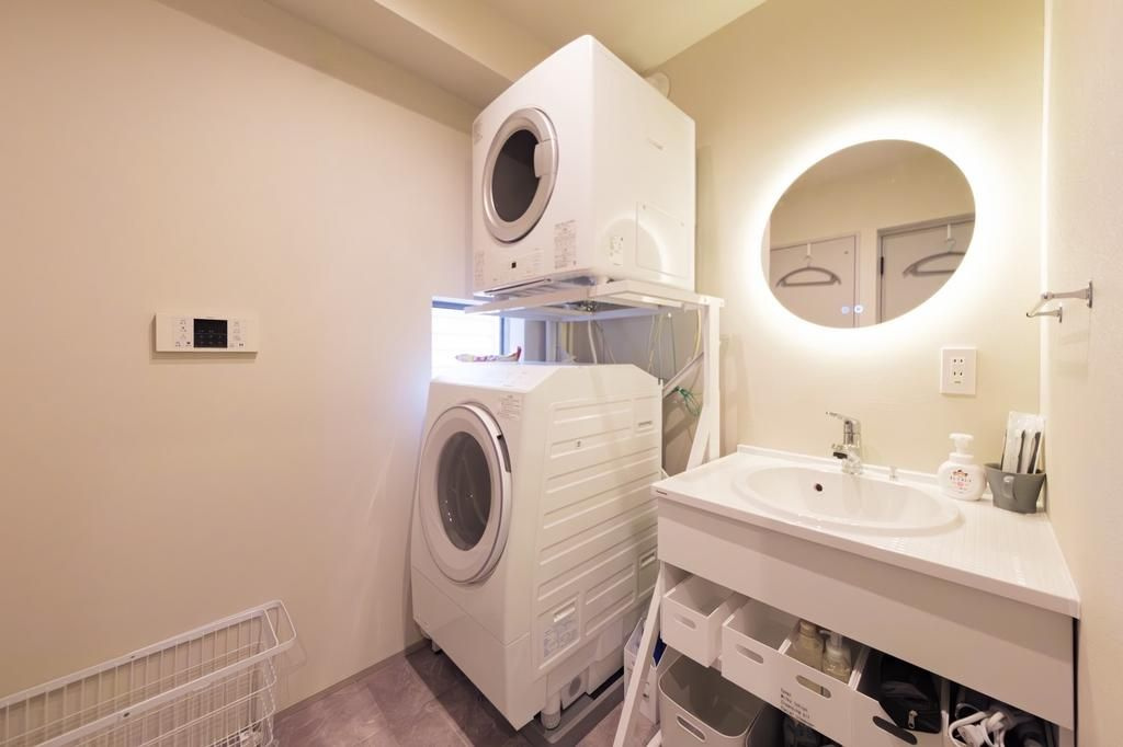 渋谷区幡ヶ谷3丁目　中古戸建の独立洗面台|現地ご見学希望・資料請求などお気軽にお問い合わせ下さい！
03-5990-5201