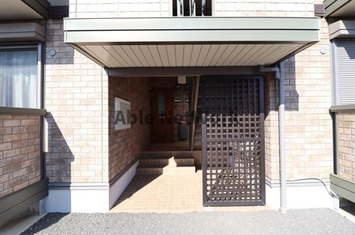 セピアコートⅡのエントランス|ゆとりのあるエントランスです