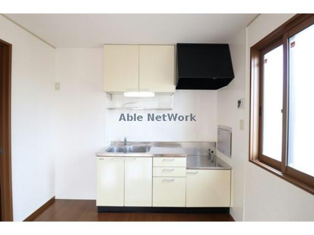 セピアコートⅡのキッチン|窓ありが嬉しいキッチン