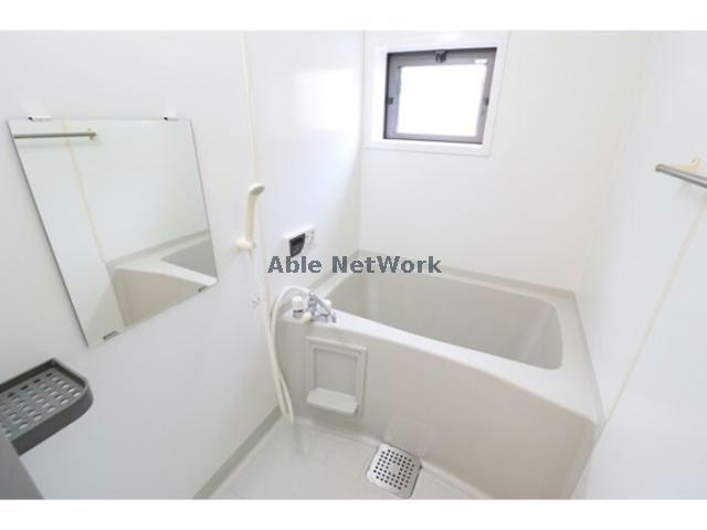 セピアコートⅡの浴室|窓ありバスルーム