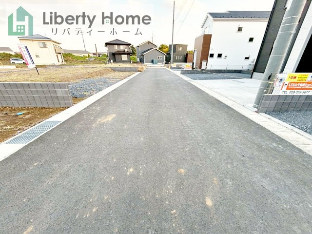 ひたちなか市足崎19期　新築戸建　1号棟の前面道路含む現地写真