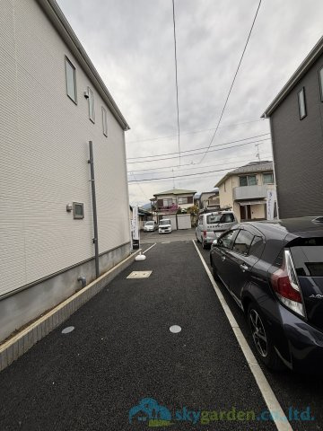 秦野市栄町第1　新築戸建　全6棟2号棟の駐車場
