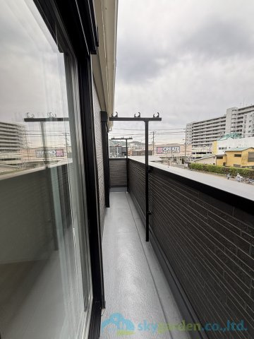 秦野市栄町第1　新築戸建　全6棟2号棟のバルコニー