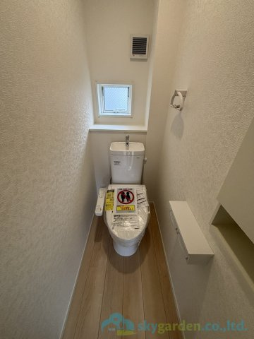 秦野市栄町第1　新築戸建　全6棟2号棟のトイレ