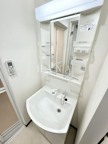 ルーナクレシェンテ新丸子の洗面所