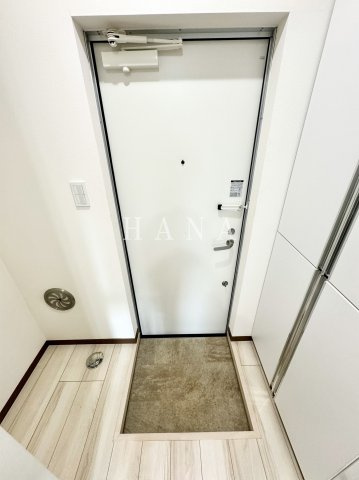 ルーナクレシェンテ新丸子の玄関