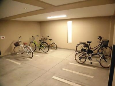 chouchou parc六条院（シュシュパルク六条院）の駐車場|駐輪場