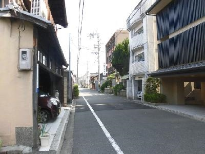 chouchou parc六条院（シュシュパルク六条院）の周辺|前面道路