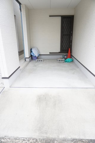 中古戸建　大東市三箇2丁目（平成30年築）の駐車場