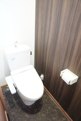 中古戸建　大東市三箇2丁目（平成30年築）のトイレ