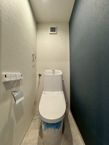 さんくれーる茨木C棟のトイレ|温水洗浄便座付きトイレ。