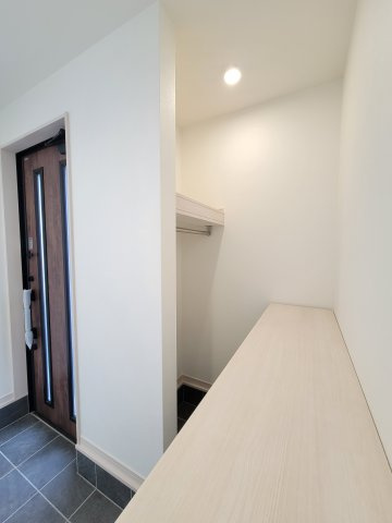 関戸4丁目1区画（377-51）・新築戸建の玄関
