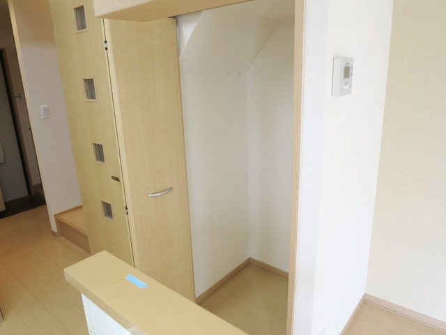 ハリソンズコートシミズの収納|キッチン横の収納です♪