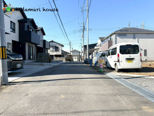 蓮田市見沼町　新築戸建　リーブル01の前面道路含む現地写真