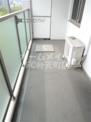 【バルコニー】 | ラブニール西長堀パークフロント | 外からの目が気にならないバルコニーで洗濯物が干せます