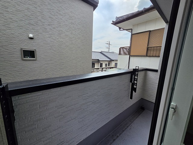 小牧市大字久保一色　新築戸建て　1号棟のバルコニー|外からの目が気にならないバルコニーで洗濯物が干せます