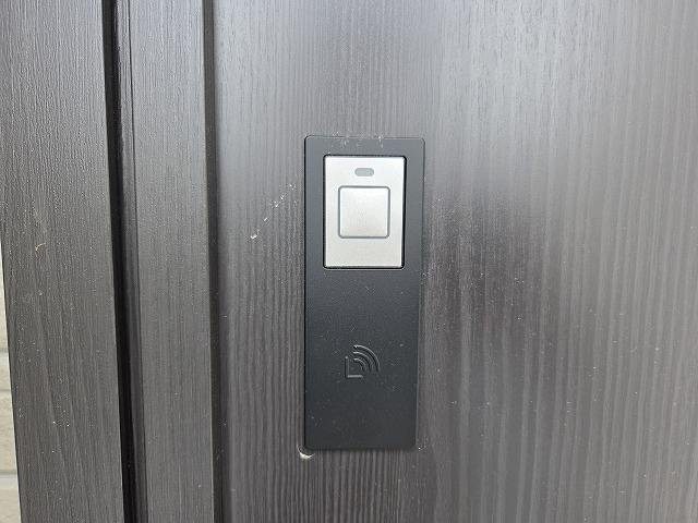 小牧市大字久保一色　新築戸建て　1号棟の玄関|玄関はタッチレスキーです