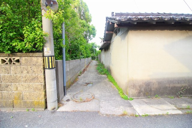 境港市竹内町中古戸建のその他|前面道路から敷地への進入路部分幅員2ｍになります。軽自動車なら可能です。