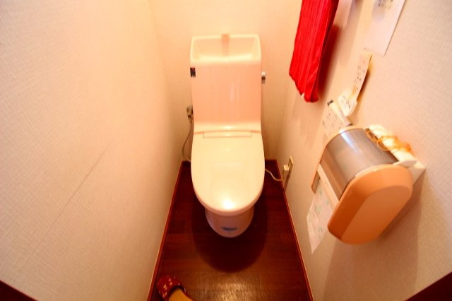 境港市竹内町中古戸建のトイレ|トイレは全部で3ヶ所ございます。