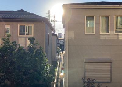 【展望】 | パレス町田 | 眺望の良さを楽しめるダイニングキッチンで家族団らんの時間を過ごしてはいかがでしょうか。バルコニーから見える景色を家族で眺める時間は、時間が経つのを忘れてしまいそうですね。是非、現地を見に行きましょう！